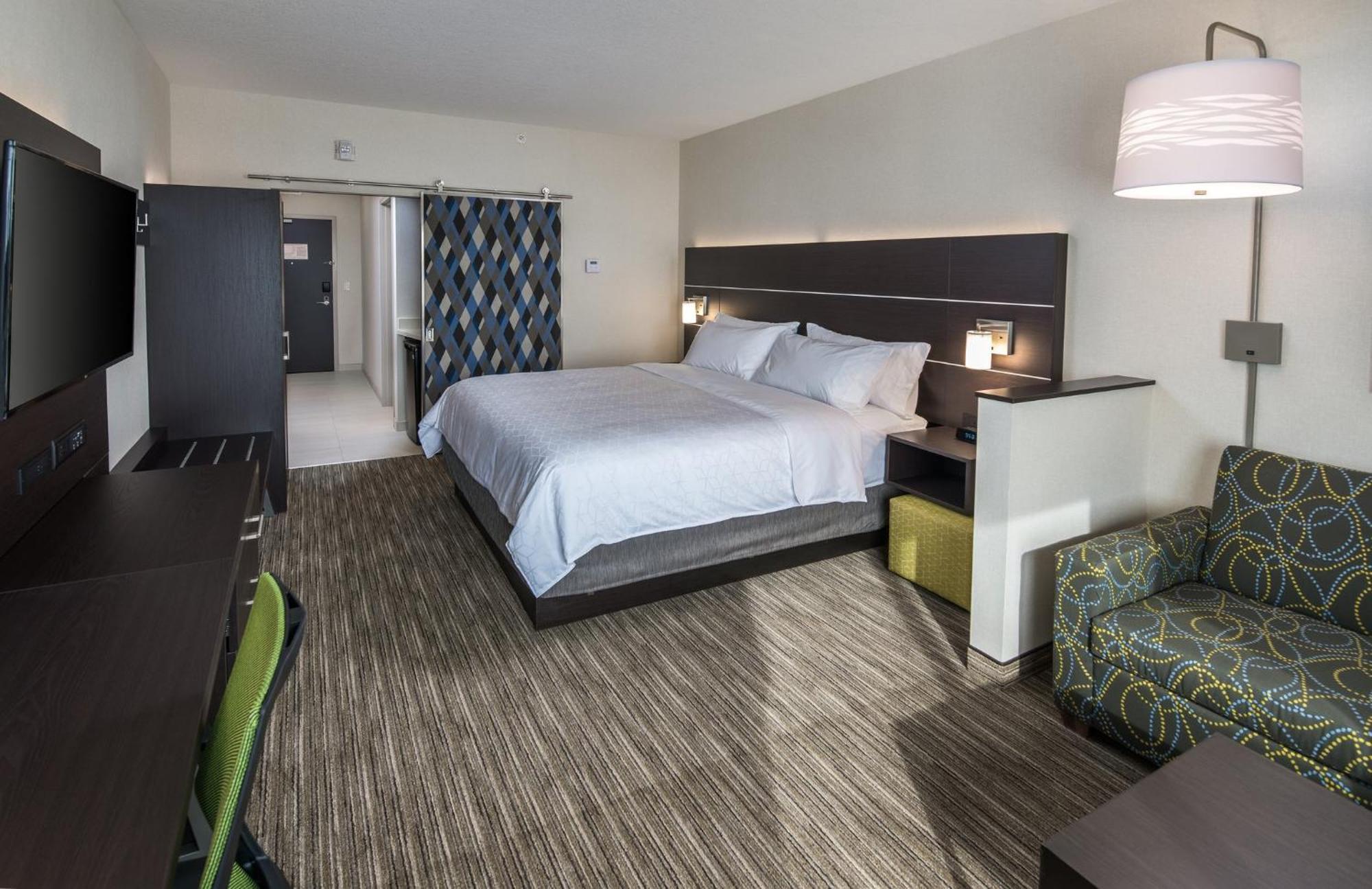 Holiday Inn Express & Suites - Saskatoon East - University By Ihg Exterior photo